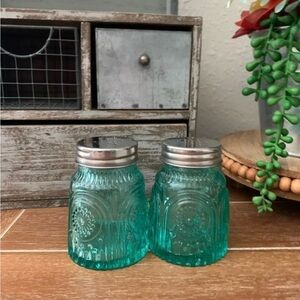 HTF Brand New Pioneer Woman Teal Adeline Glass Salt and Pepper Shaker Set